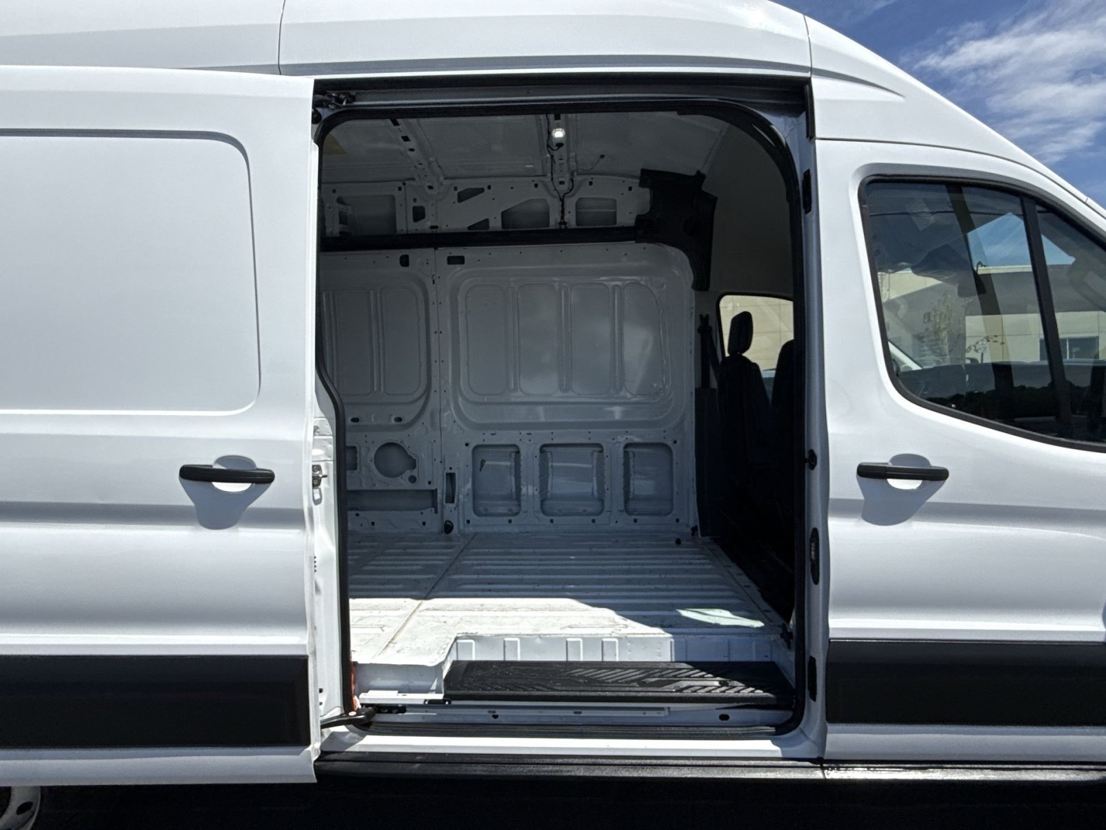 Used 2025 Ford Transit 250 148 High Roof Extended RWD image 26