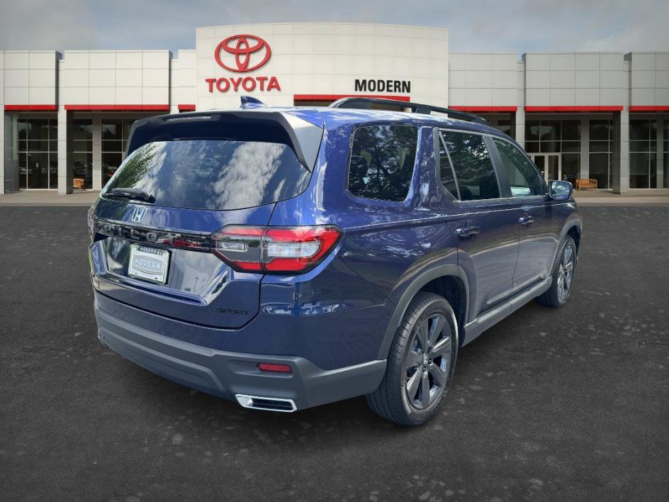 Used 2025 Honda Pilot Sport image 5