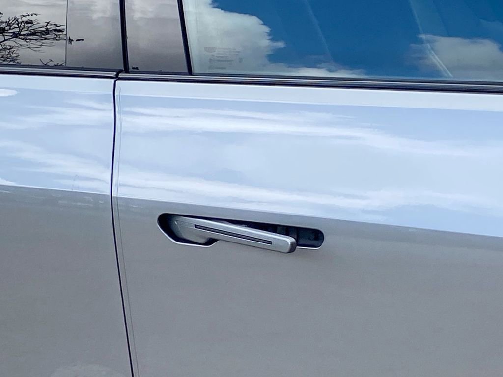 Used 2024 Cadillac Lyriq Sport image 21