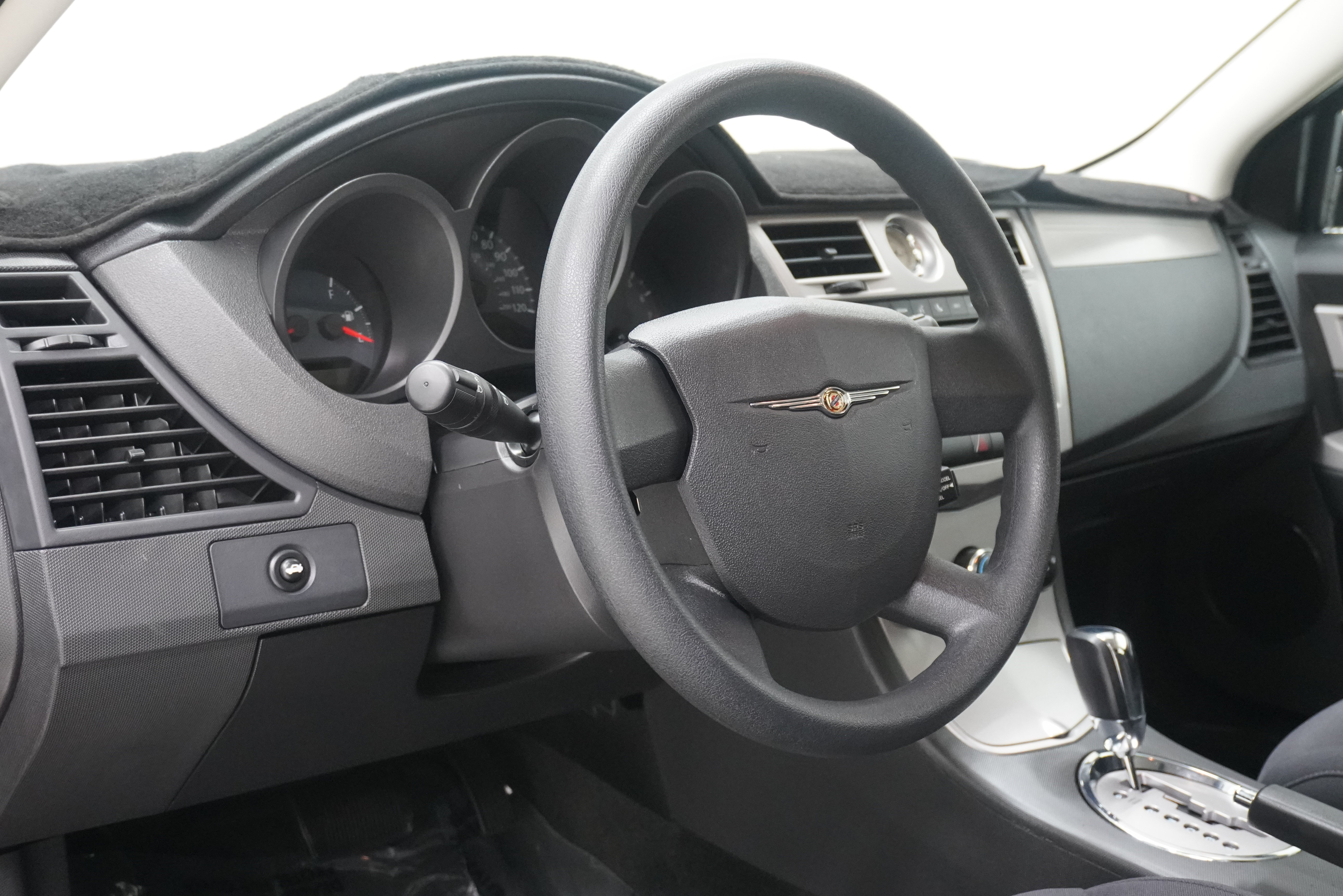 Used 2010 Chrysler Sebring Touring FWD image 10