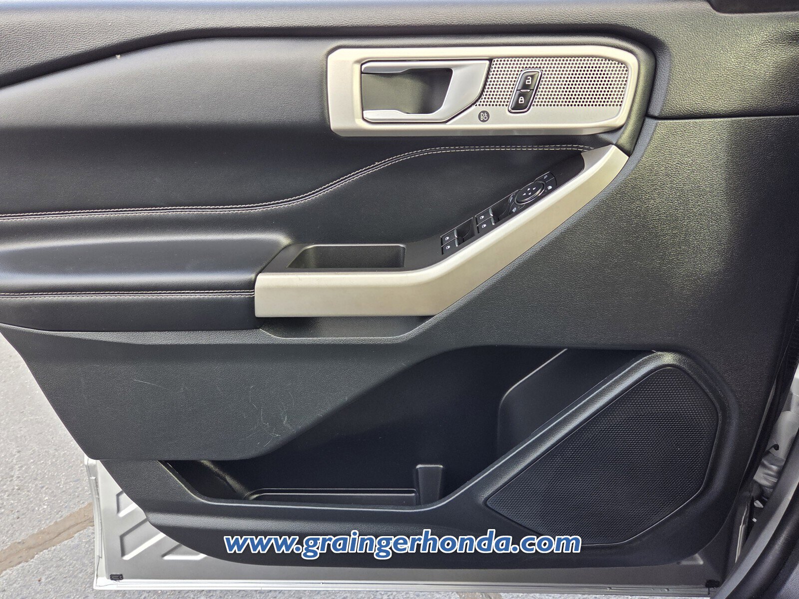 Used 2023 Ford Explorer Limited image 24