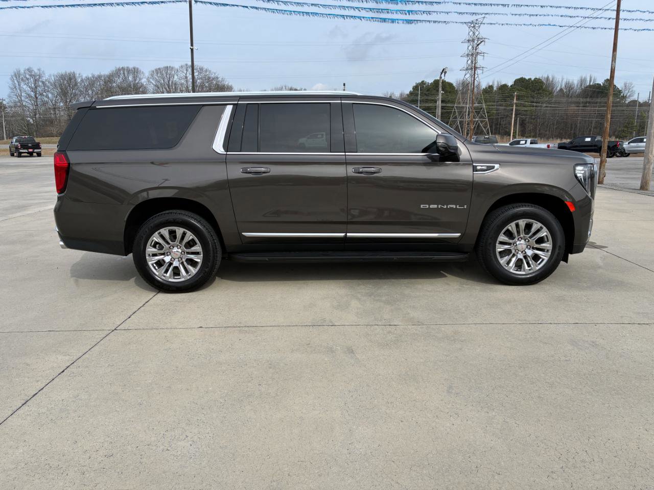 Used 2021 GMC Yukon XL Denali image 5