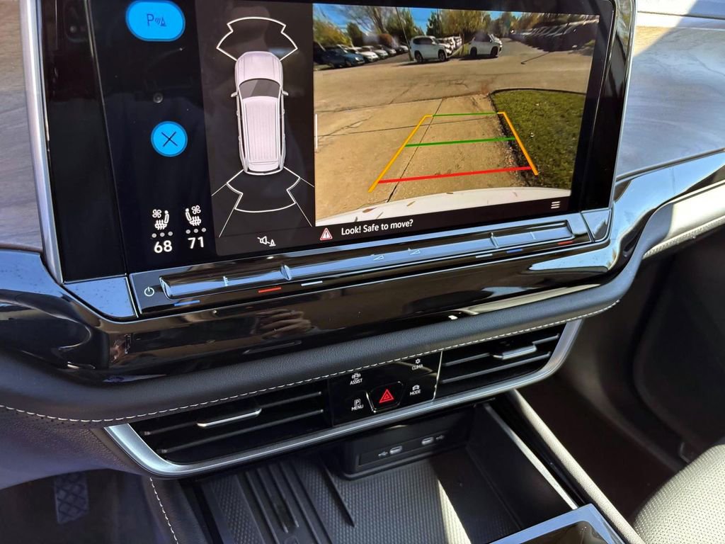 Used 2025 Volkswagen Atlas SE image 22