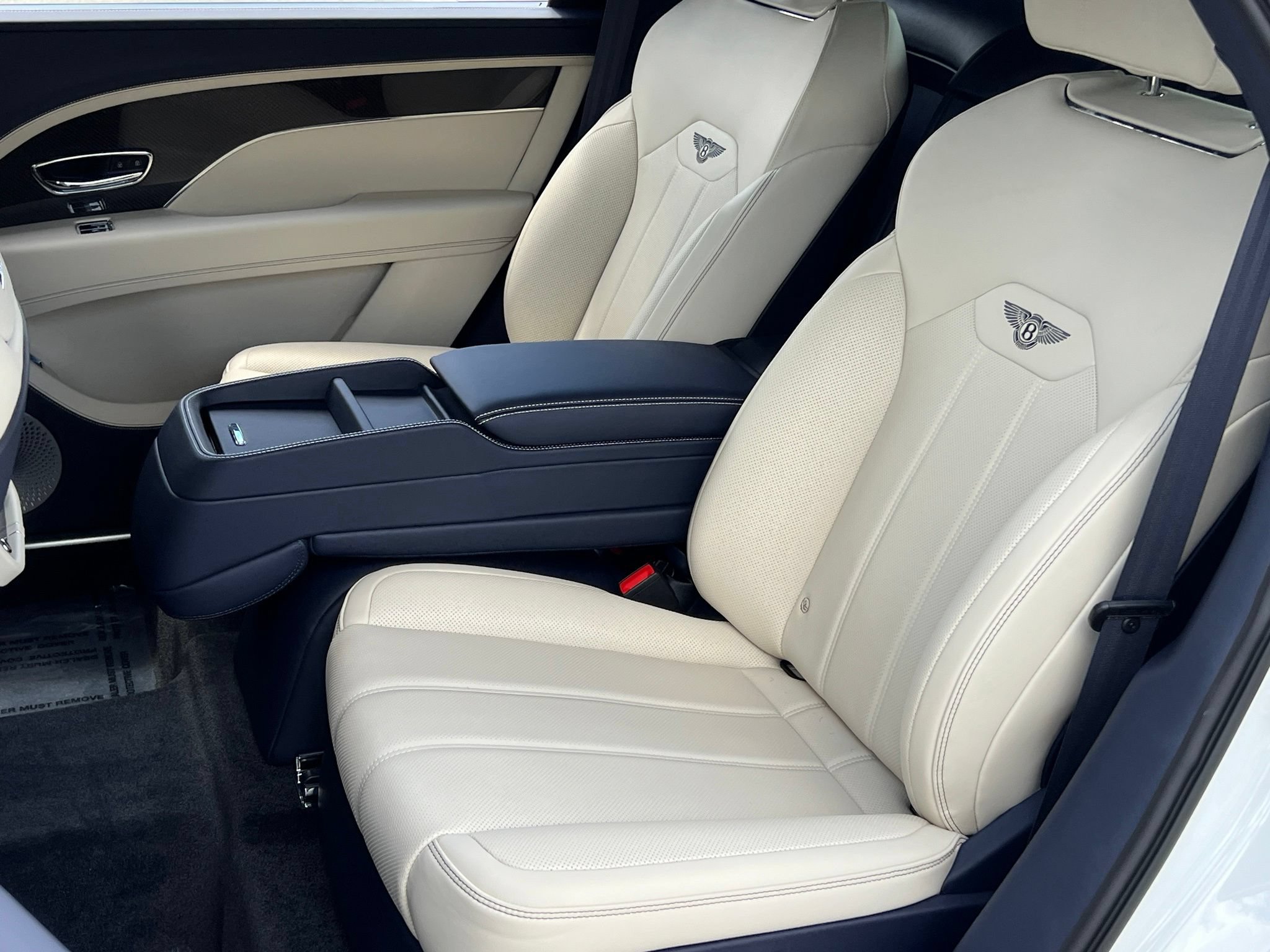 New 2026 Bentley Bentayga Extended Wheelbase AWD/4WD image 18