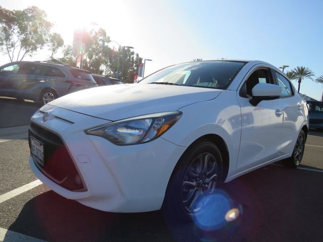 Used 2019 Toyota Yaris LE FWD image 3