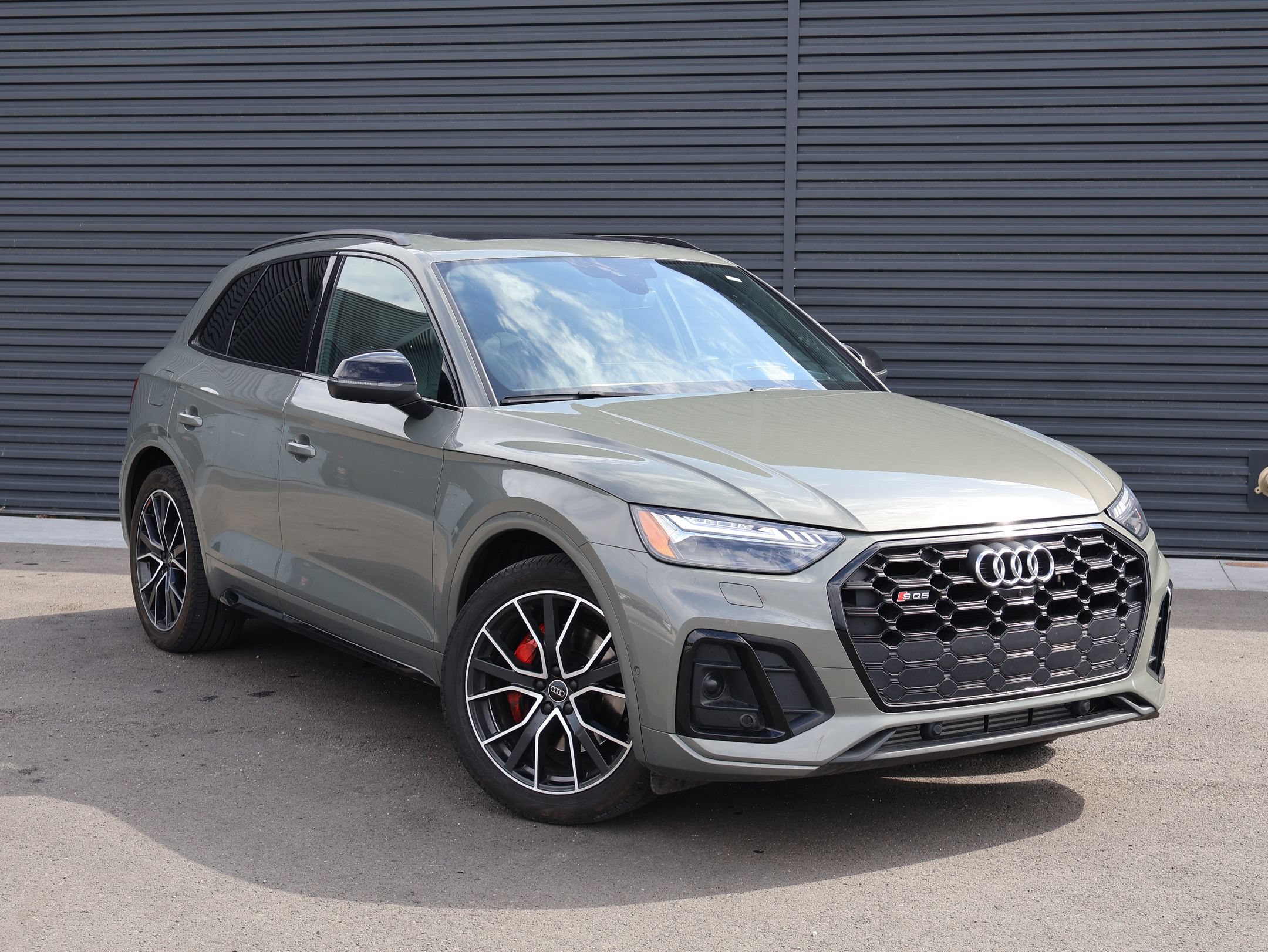 Used 2024 Audi SQ5 Prestige AWD/4WD image 3