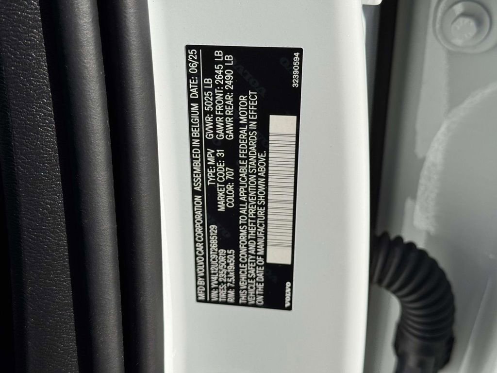 Certified 2026 Volvo XC40 B5 Plus w/ Protection Package Premier image 16