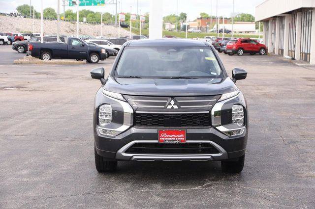 Used 2025 Mitsubishi Outlander SE AWD/4WD image 4