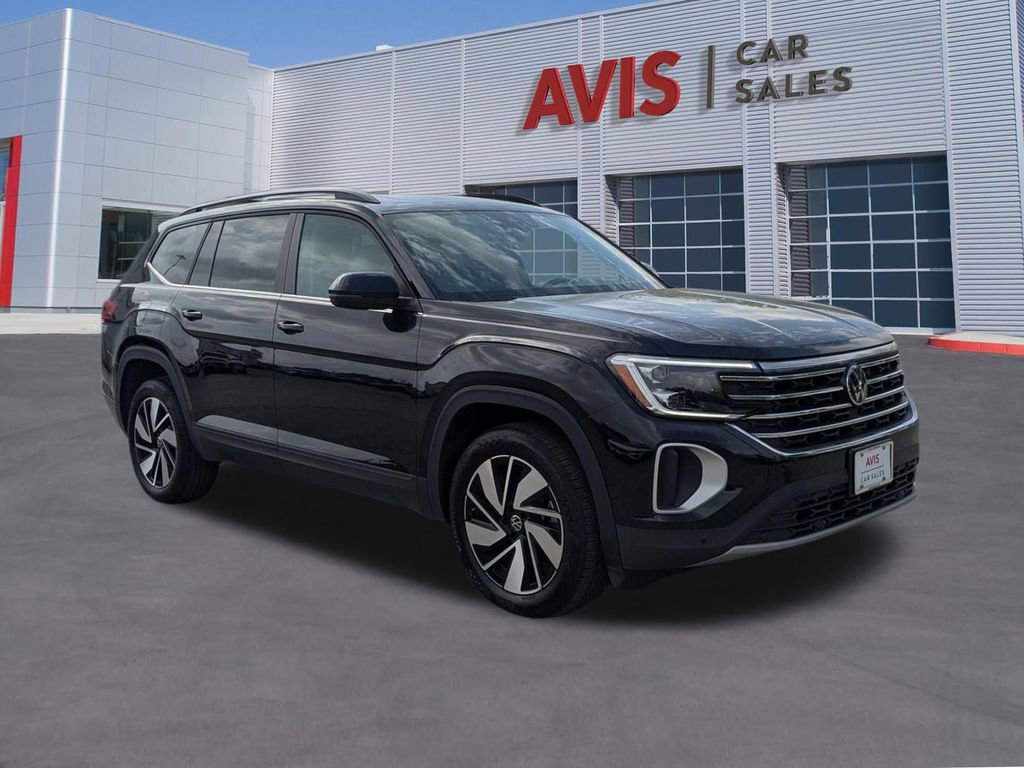 Used 2025 Volkswagen Atlas SE image 3