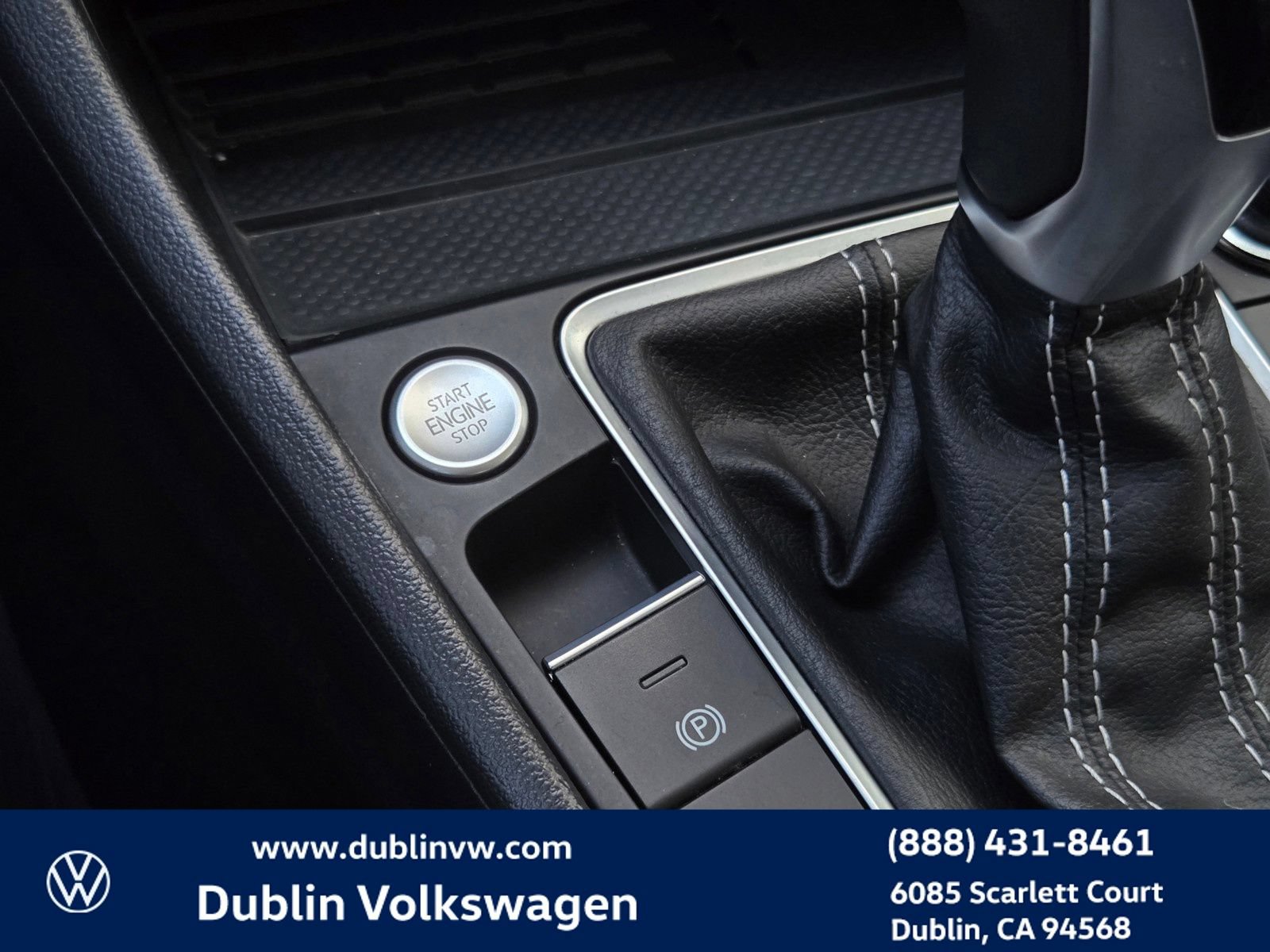 Certified 2025 Volkswagen Jetta SE FWD image 19