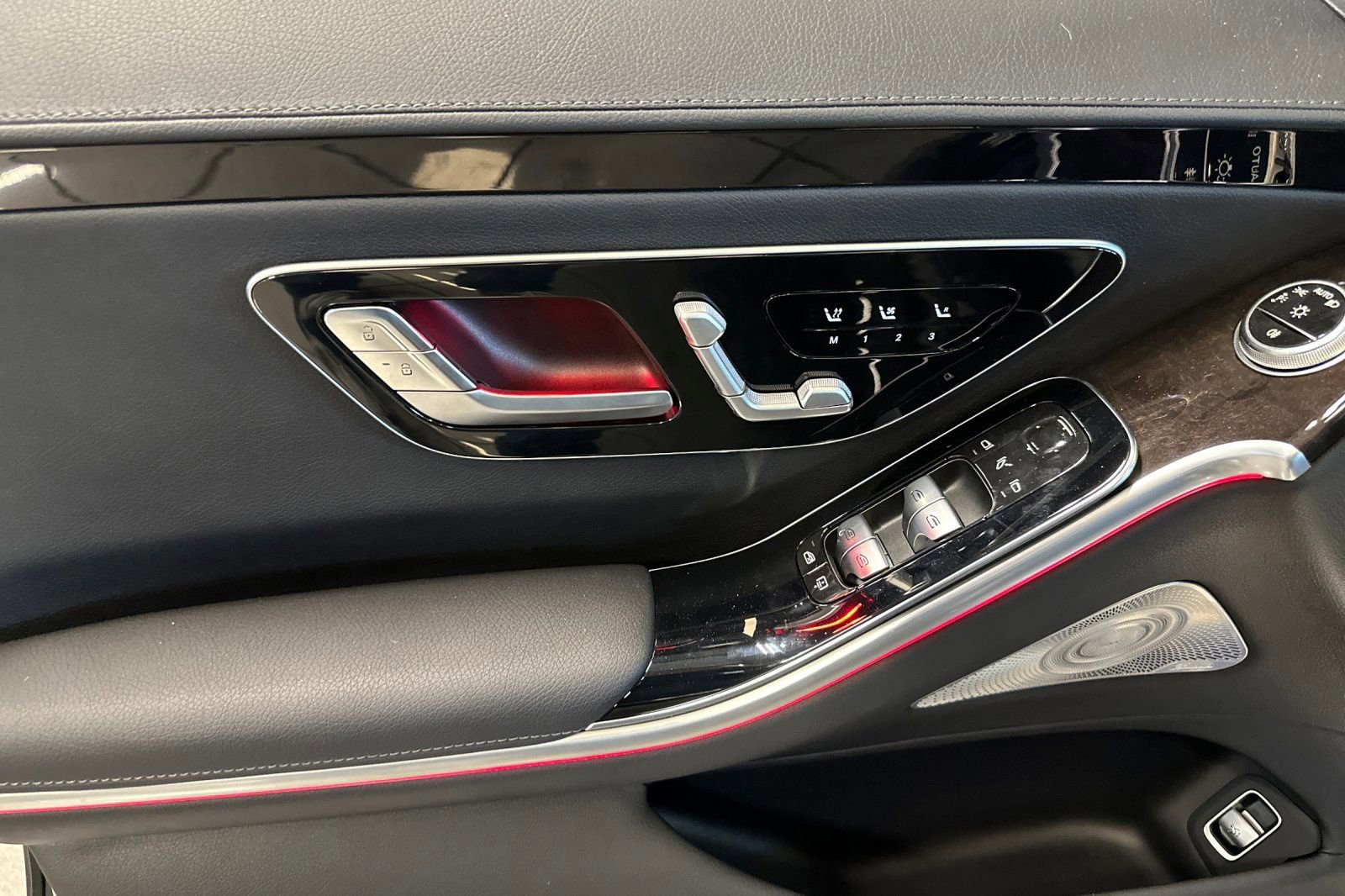 Used 2026 Mercedes-Benz S 500 4MATIC image 11