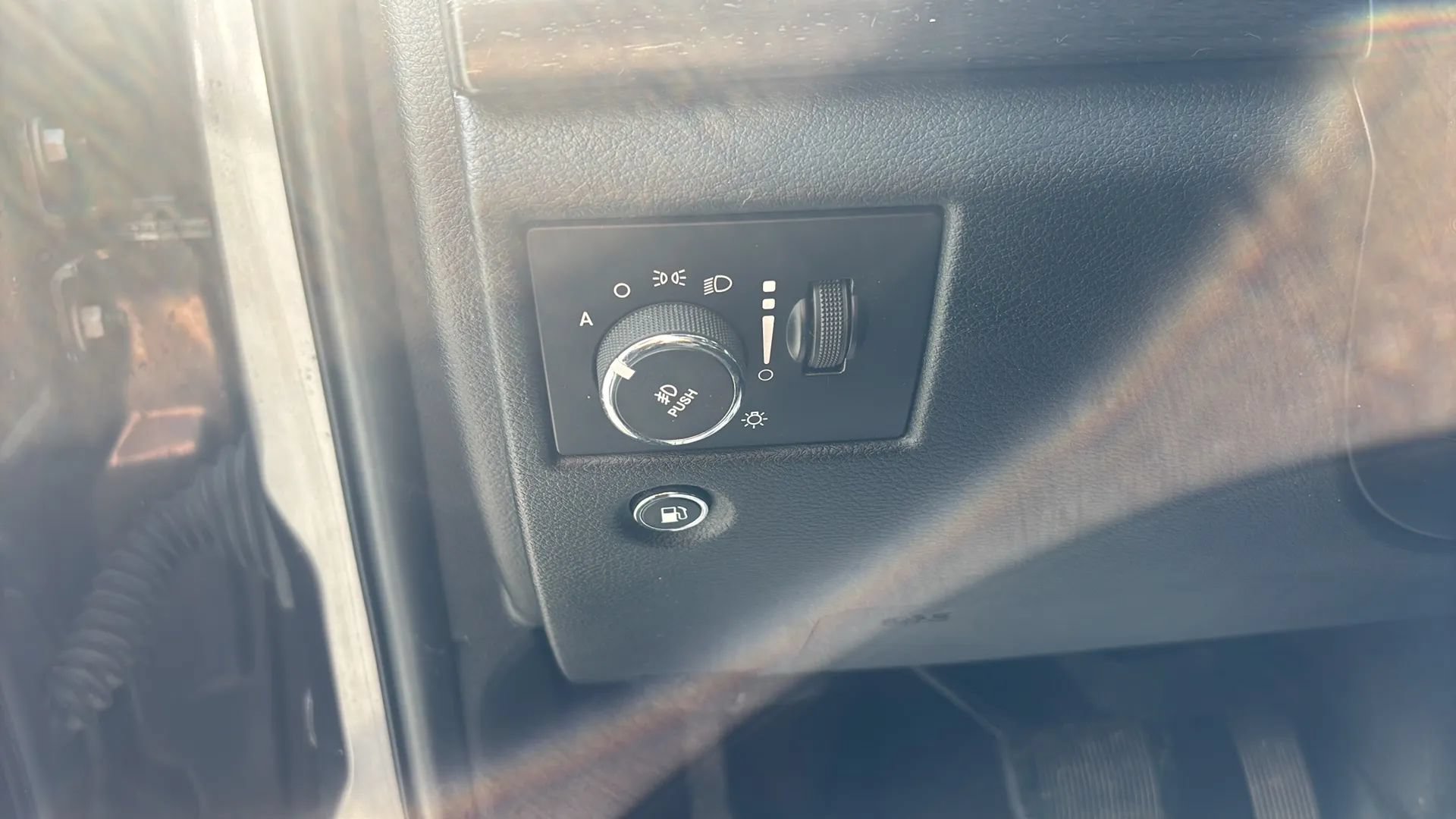 Used 2015 Jeep Grand Cherokee Altitude AWD/4WD image 20