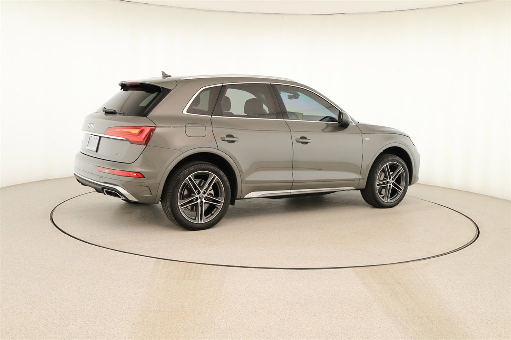 Used 2024 Audi Q5 e Premium w/ Convenience Package image 7