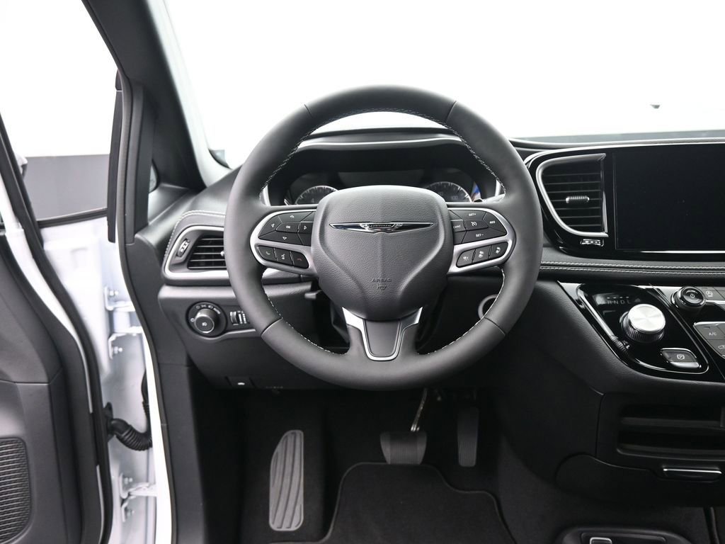 New 2026 Chrysler Pacifica Select image 27