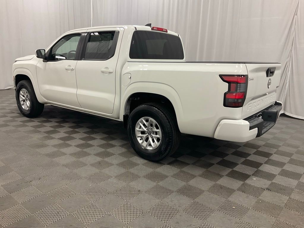 Used 2024 Nissan Frontier SV image 8