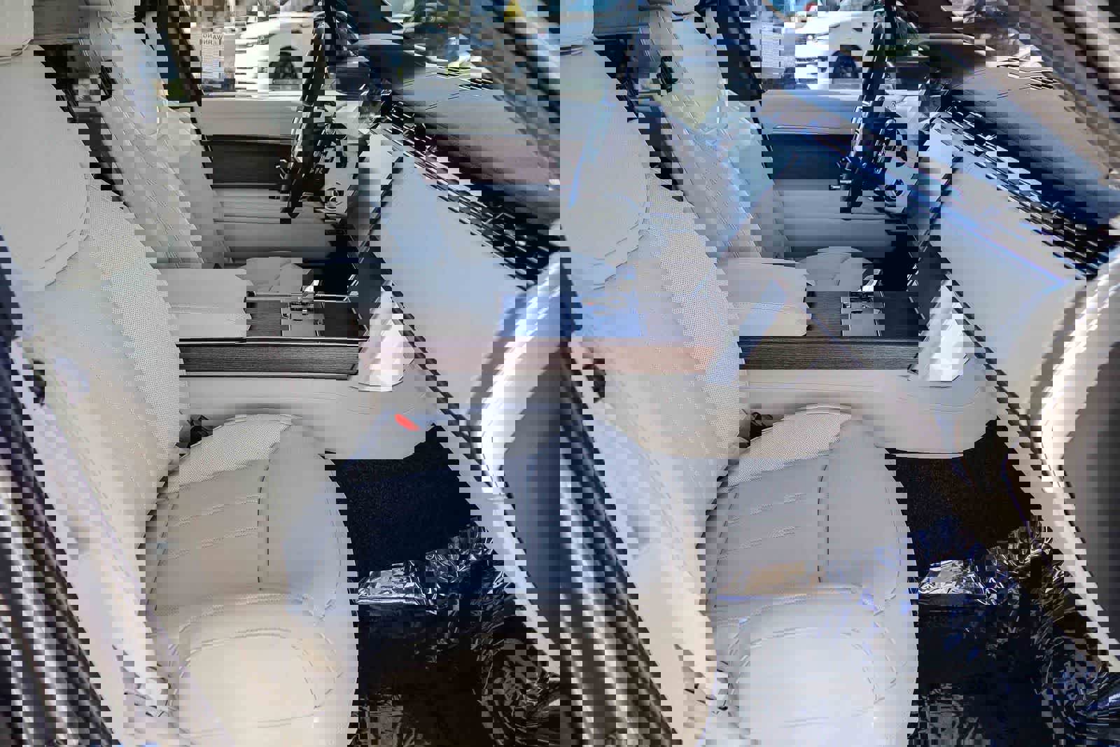 New 2026 Land Rover Range Rover SE image 17