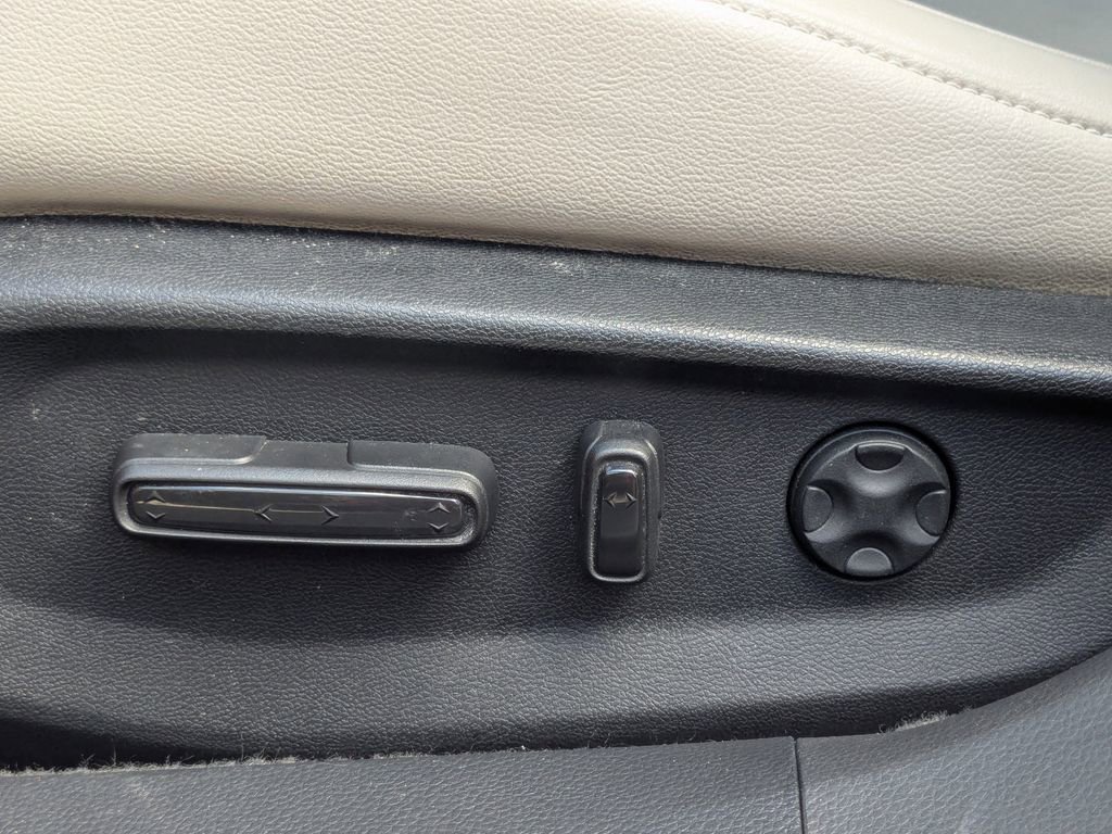 Used 2020 Honda Accord Touring image 19