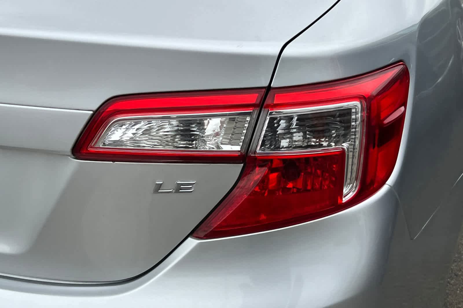 Used 2012 Toyota Camry LE FWD image 18
