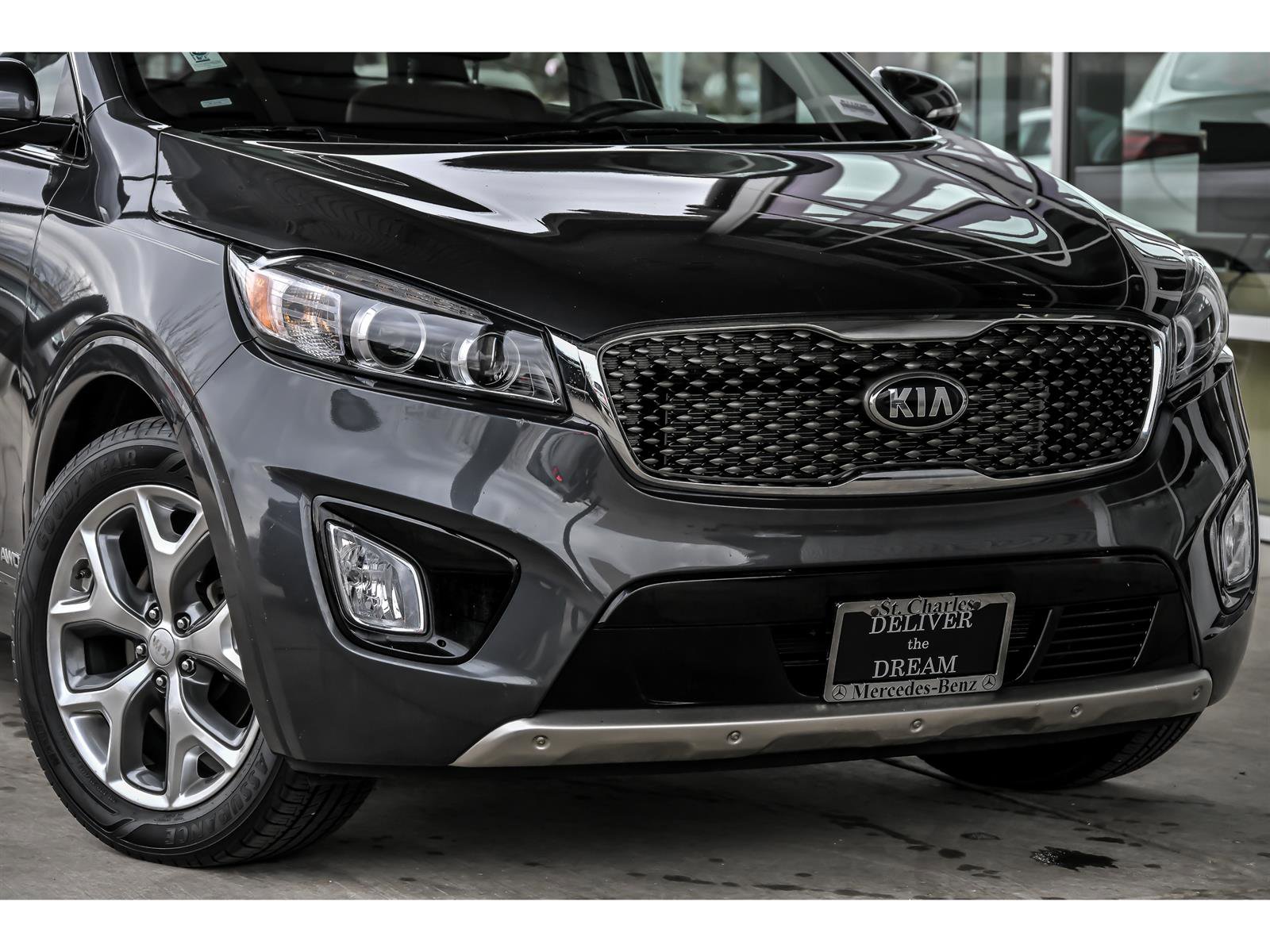 Used 2018 Kia Sorento SX image 2