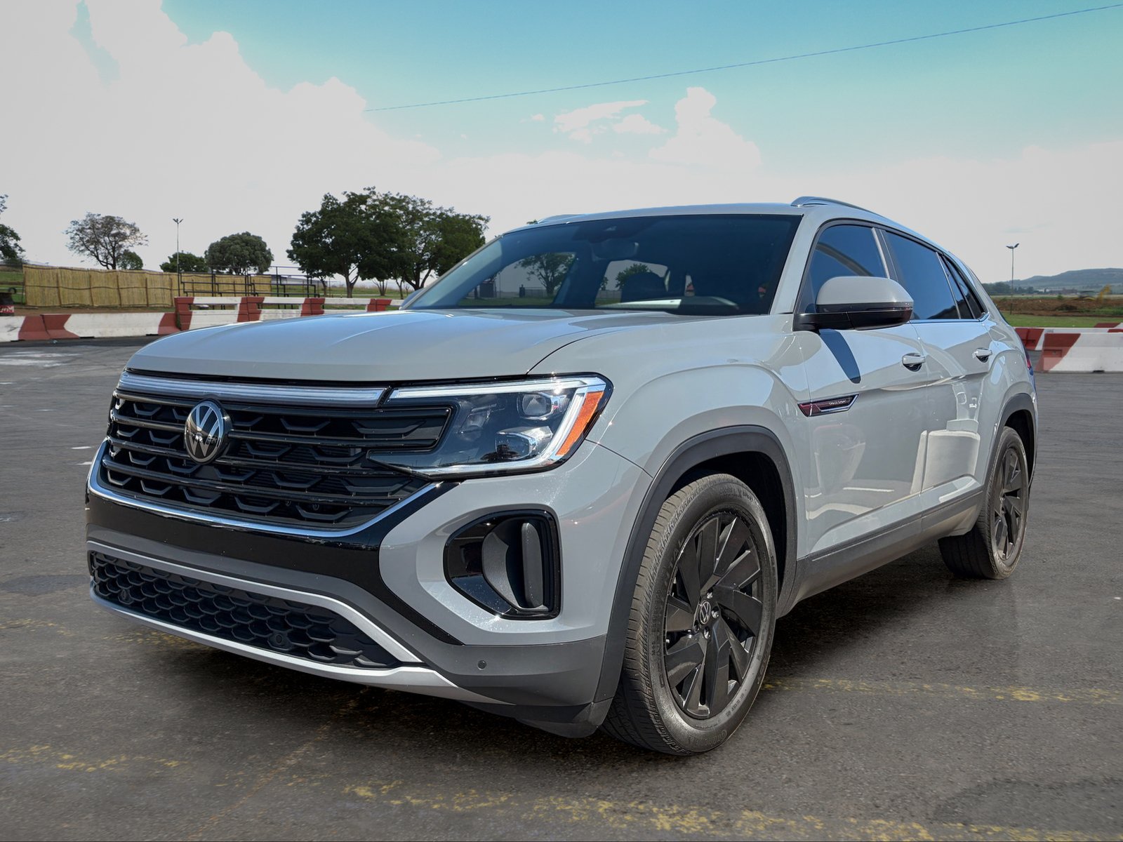 Used 2024 Volkswagen Atlas Cross Sport SE FWD image 5