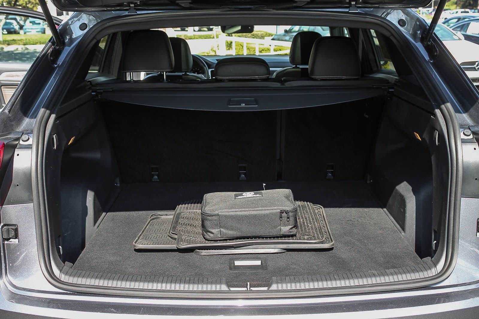 Certified 2022 Volkswagen Atlas Cross Sport SE image 25