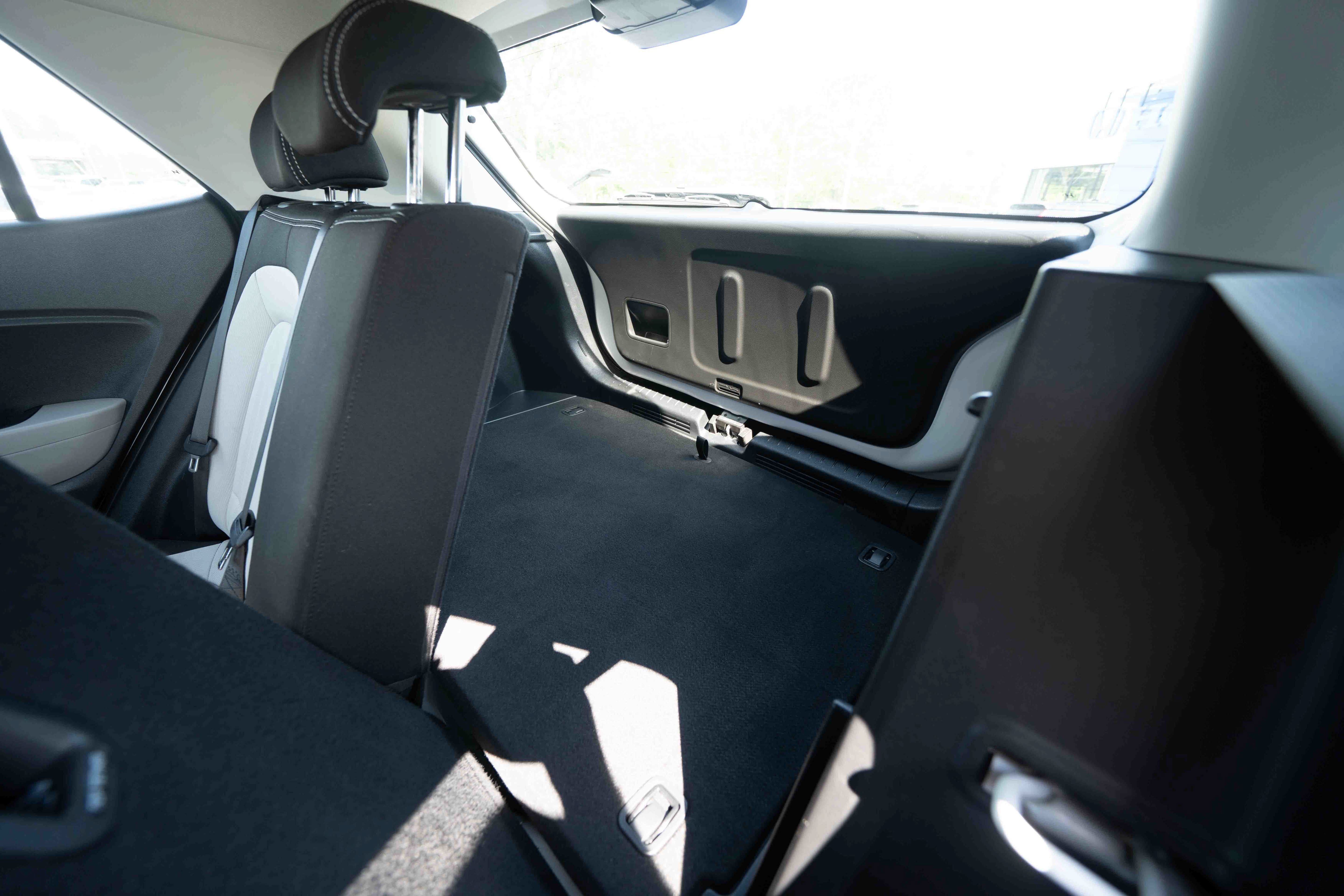 Used 2025 Hyundai Venue SEL FWD image 24