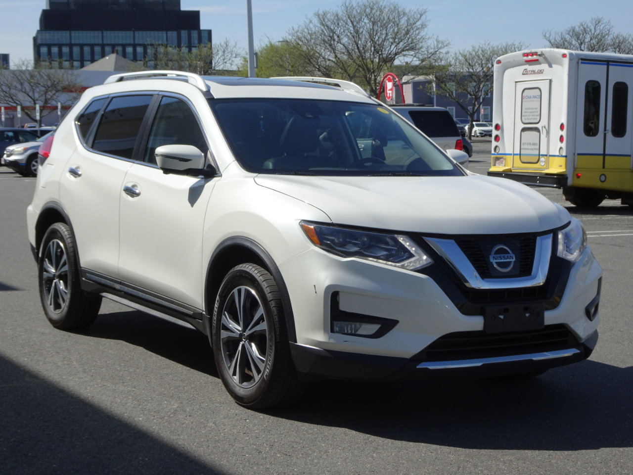 Used 2017 Nissan Rogue SL w/ SL Premium Package image 3