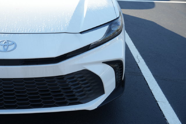 Used 2025 Toyota Camry SE FWD image 7