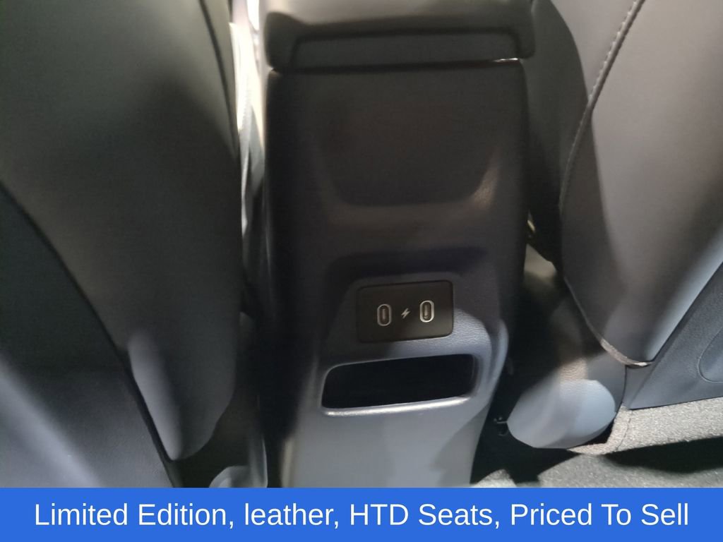 Used 2025 Hyundai Venue Limited image 21