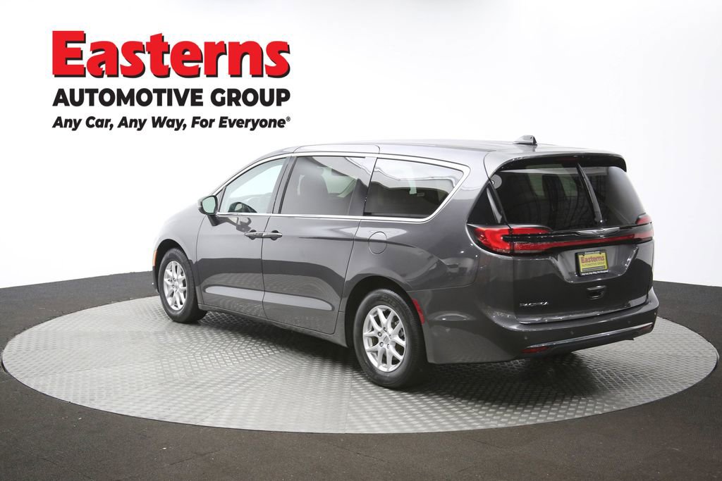 Used 2023 Chrysler Pacifica Touring-L image 68