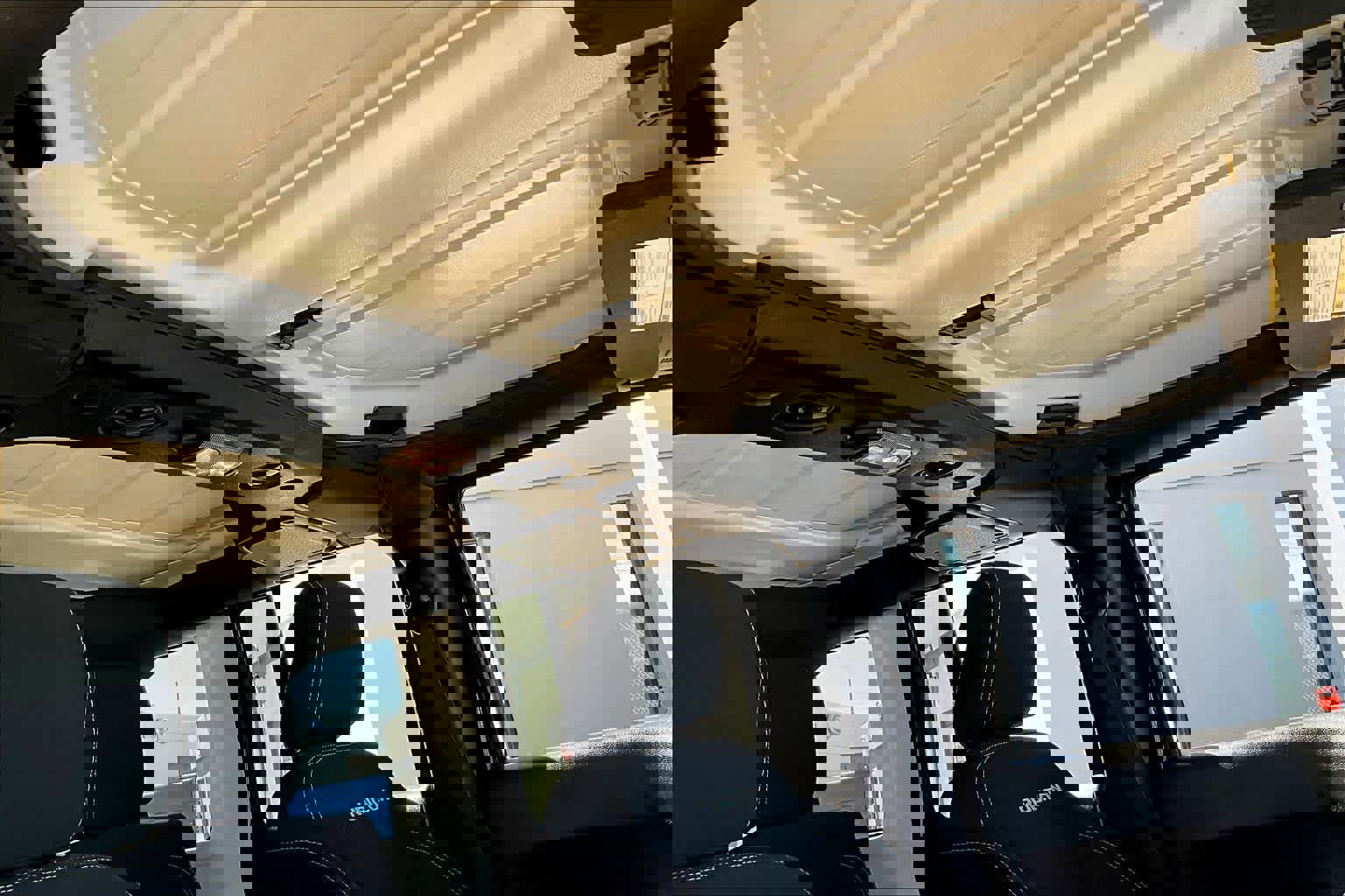 Used 2016 Jeep Wrangler Unlimited Rubicon w/ Connectivity Group image 13