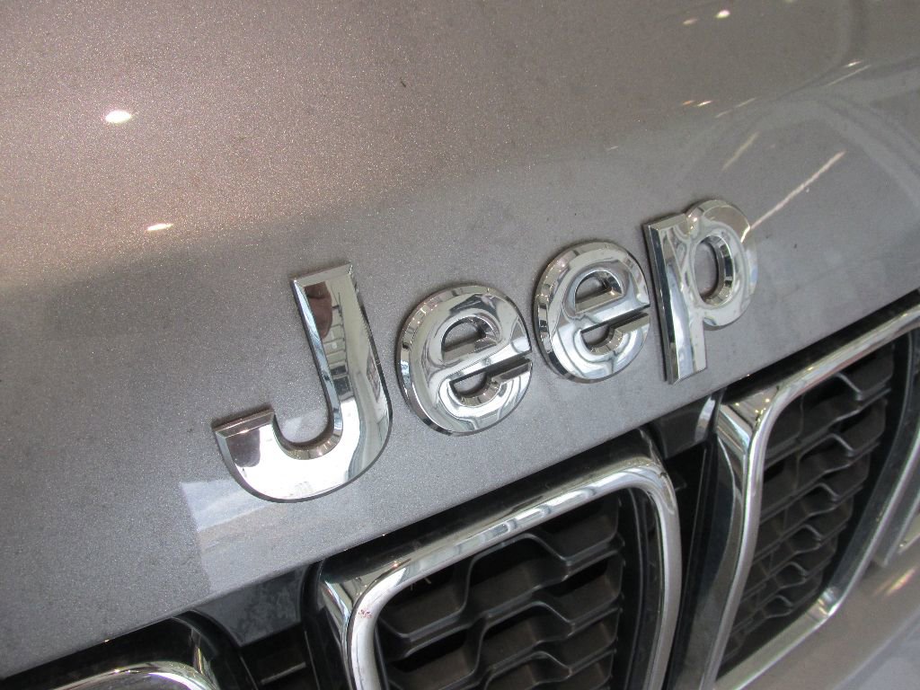 Used 2021 Jeep Grand Cherokee Laredo w/ Security & Convenience Group image 9