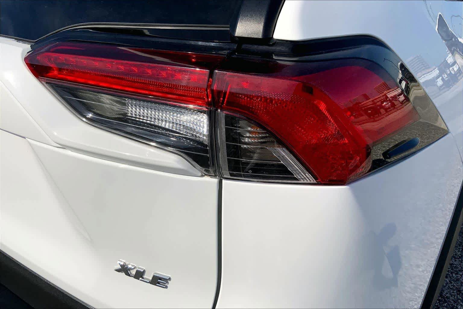 Used 2021 Toyota RAV4 XLE FWD image 30