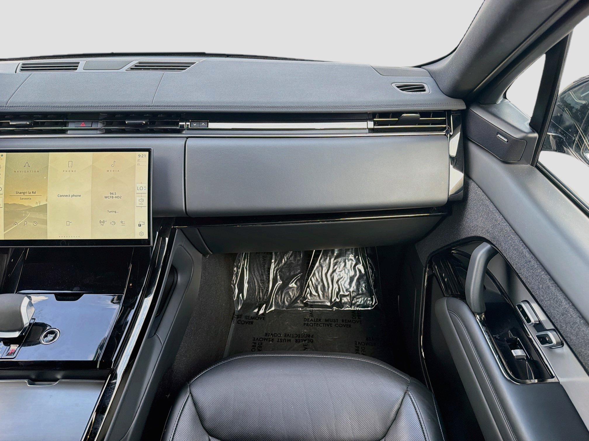 Used 2025 Land Rover Range Rover Sport SE AWD/4WD image 19