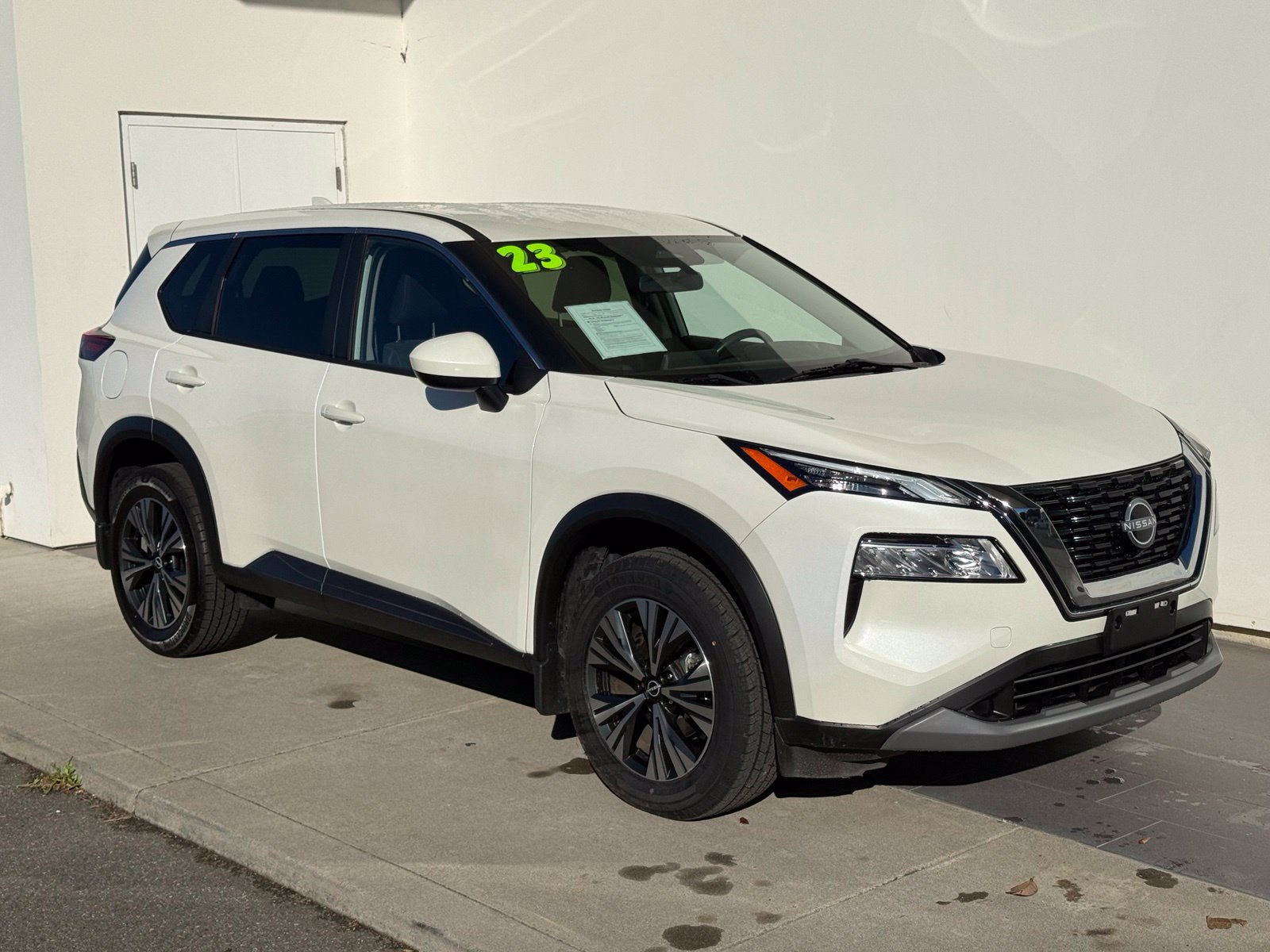 Used 2023 Nissan Rogue SV FWD image 1