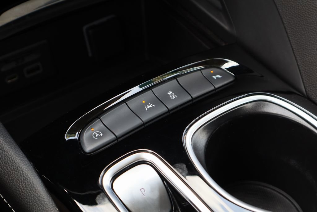 Certified 2022 Buick Envision Essence w/ Technology Package I FWD image 17