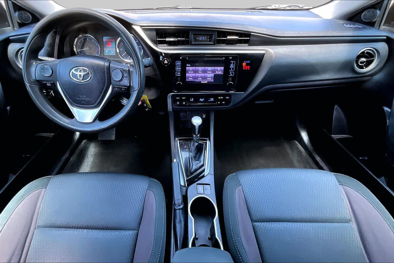 Used 2018 Toyota Corolla LE FWD image 16