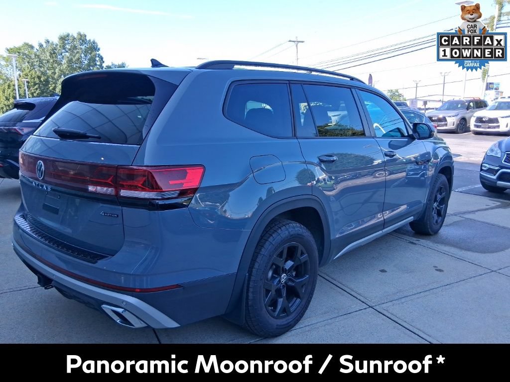 Used 2025 Volkswagen Atlas Peak Edition SE AWD/4WD image 3