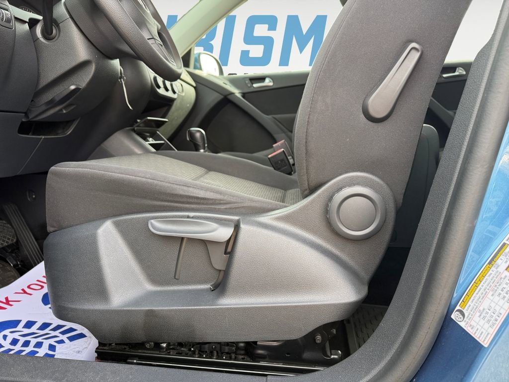 Used 2017 Volkswagen Tiguan Limited w/ Alloy Wheels Package image 16