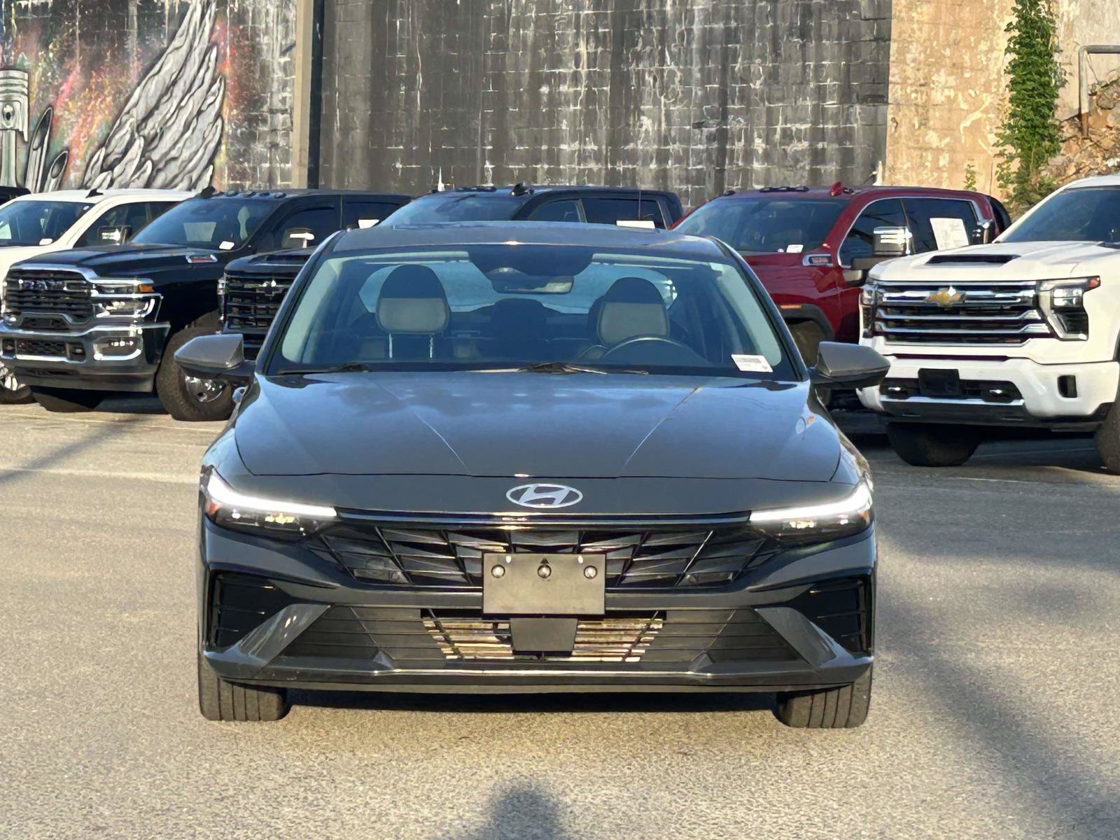 Used 2025 Hyundai Elantra Limited FWD image 2