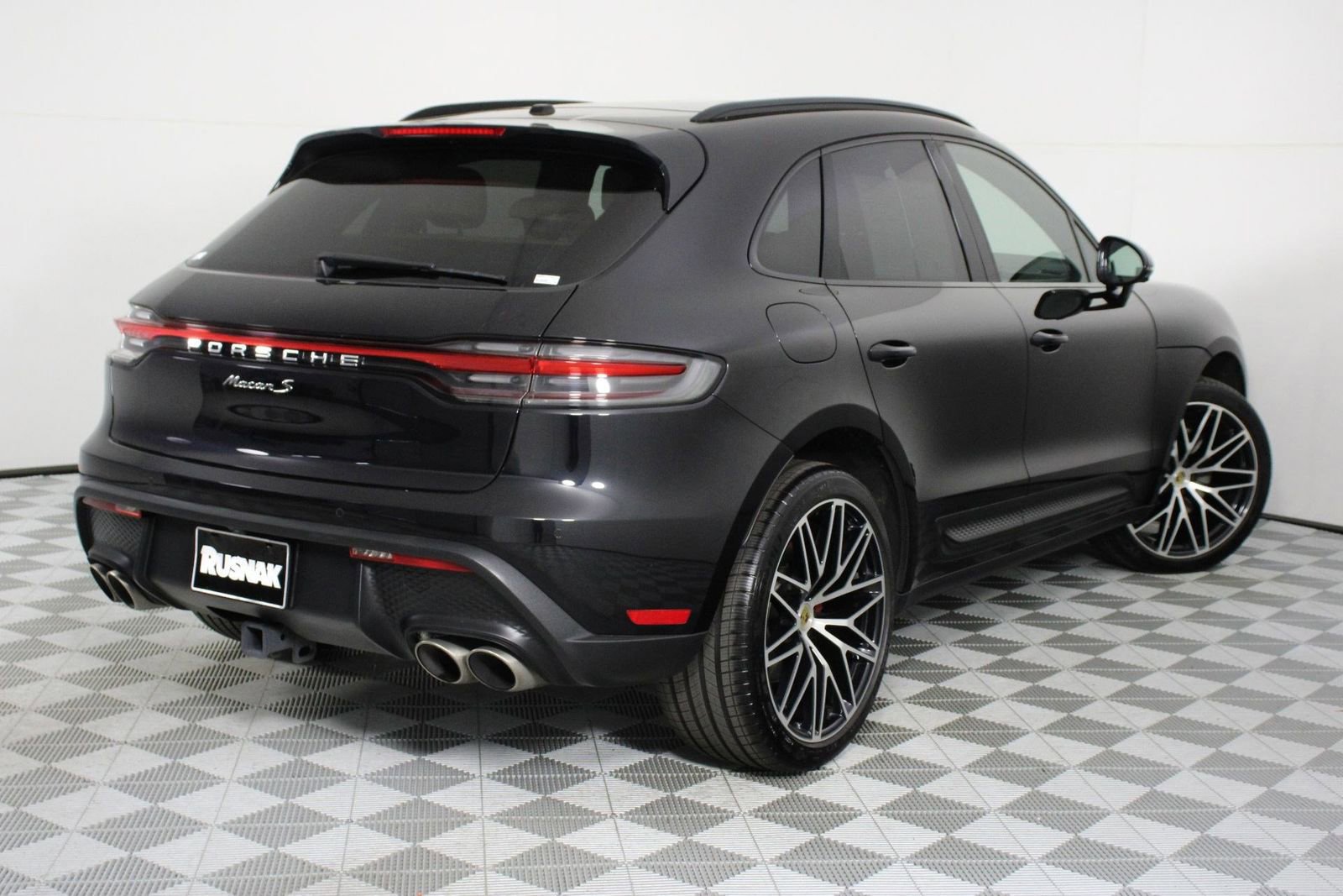 Certified 2023 Porsche Macan S image 7