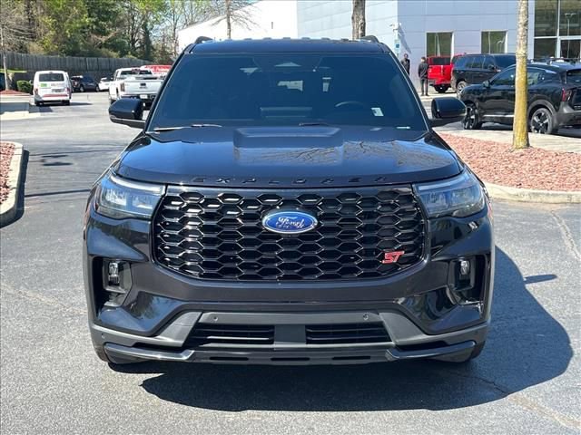 Used 2025 Ford Explorer ST image 3