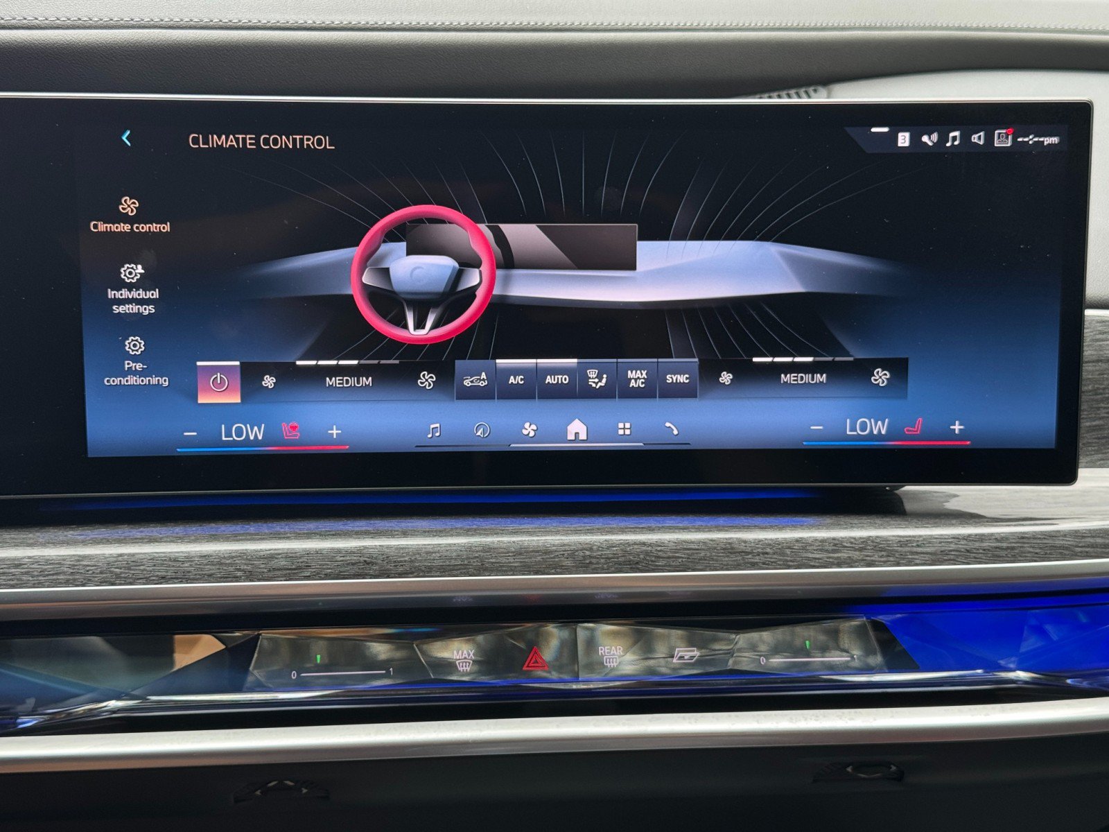 Used 2023 BMW i7 xDrive60 w/ Executive Package 2 AWD/4WD image 27