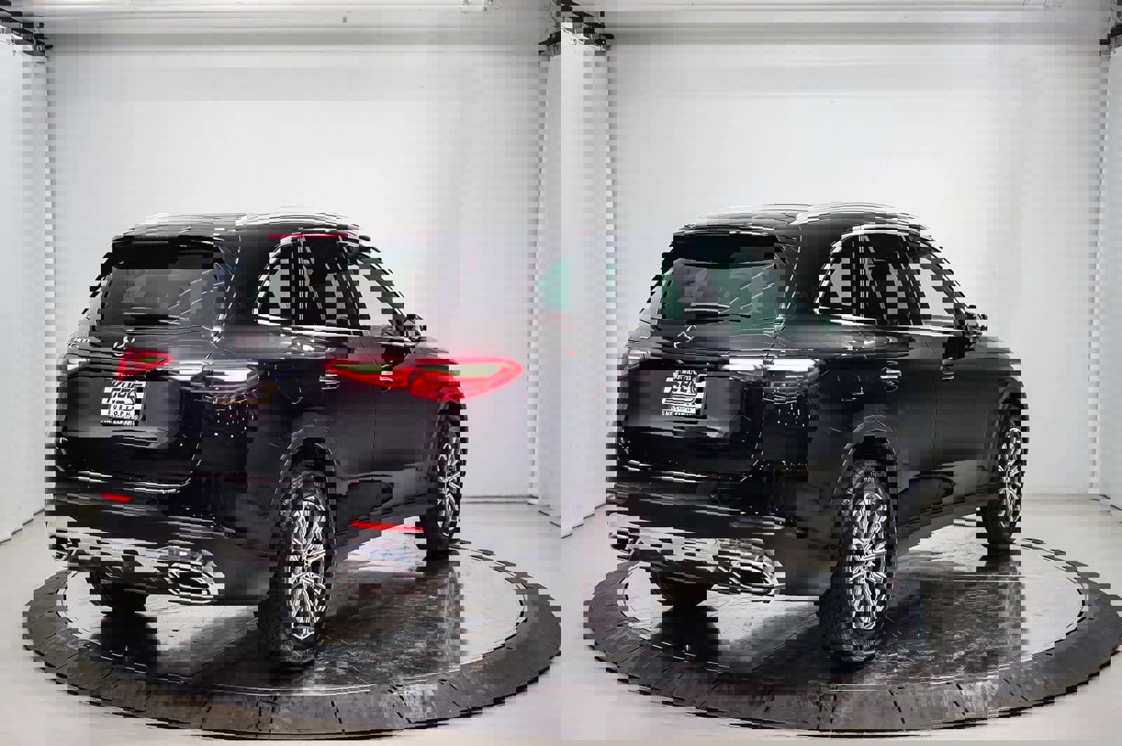 Certified 2025 Mercedes-Benz GLC 300 image 4