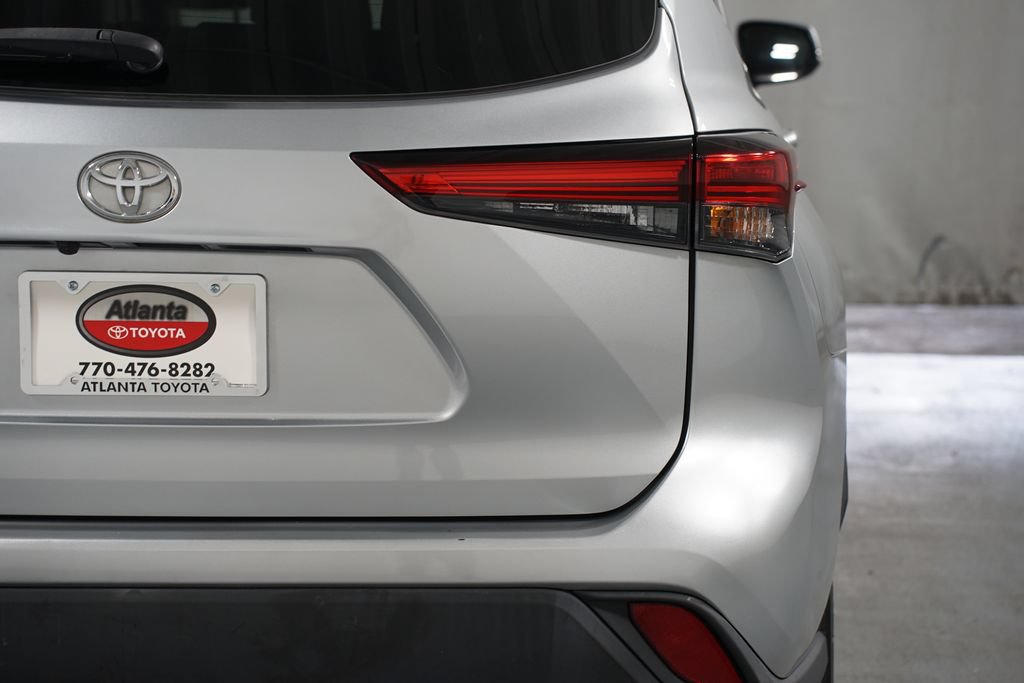 Used 2021 Toyota Highlander L FWD image 10