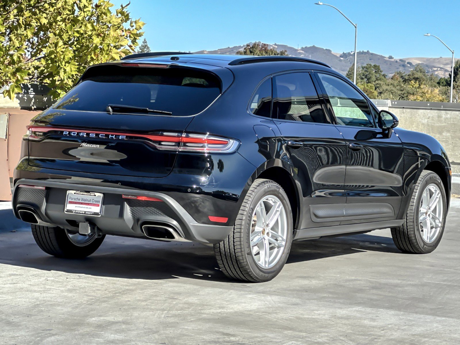 Used 2025 Porsche Macan image 8