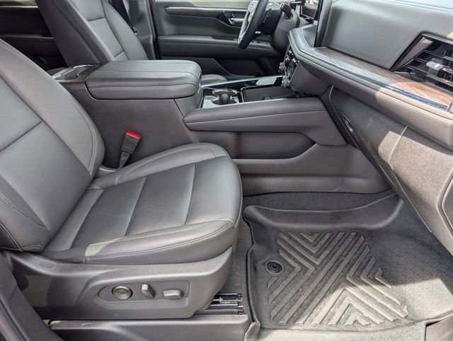 Used 2025 Chevrolet Tahoe Z71 w/ Comfort Package image 29