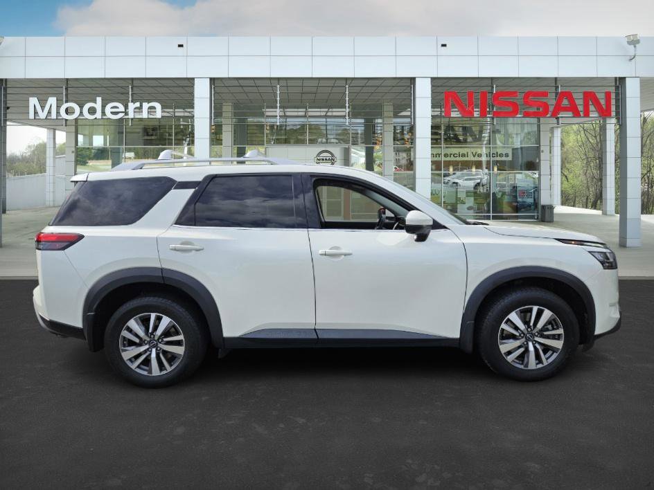 Certified 2023 Nissan Pathfinder SL image 3