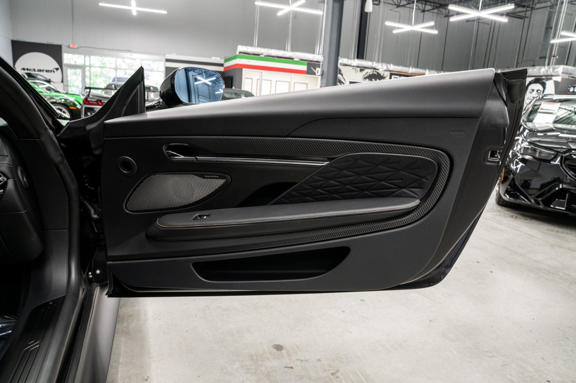 Used 2025 Aston Martin DB12 Convertible RWD image 38