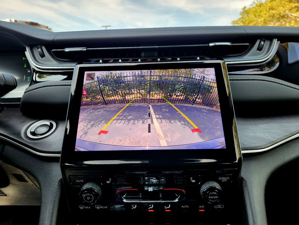 Used 2022 Jeep Grand Cherokee Limited 4xe image 23